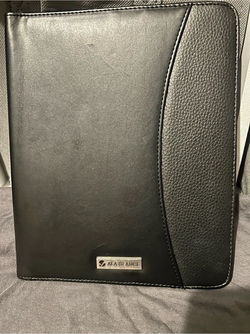 AT-A-GLANCE Professional Black Faux-Leather Padfolio